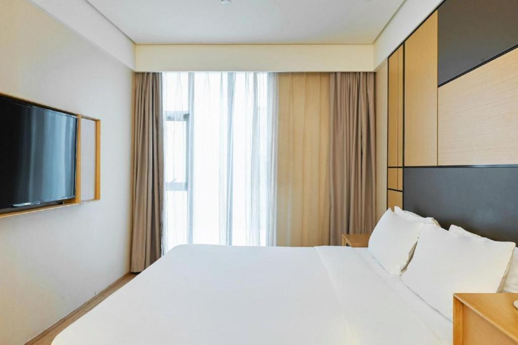 Ji Hotel Shanghai Hongqiao Yan'An XI Road Exterior photo