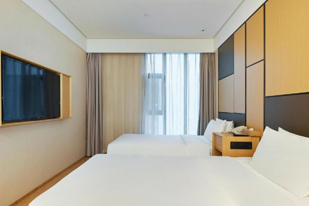Ji Hotel Shanghai Hongqiao Yan'An XI Road Exterior photo