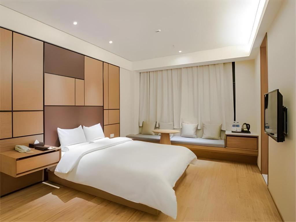Ji Hotel Shanghai Hongqiao Yan'An XI Road Exterior photo